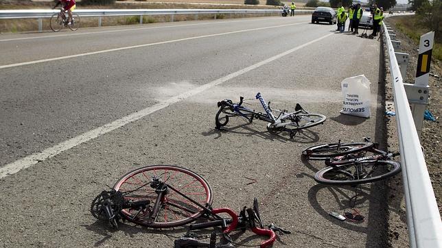 La Guardia Civil detiene a la presunta autora del atropello de dos ciclistas en Lebrija, uno de ellos fallecido