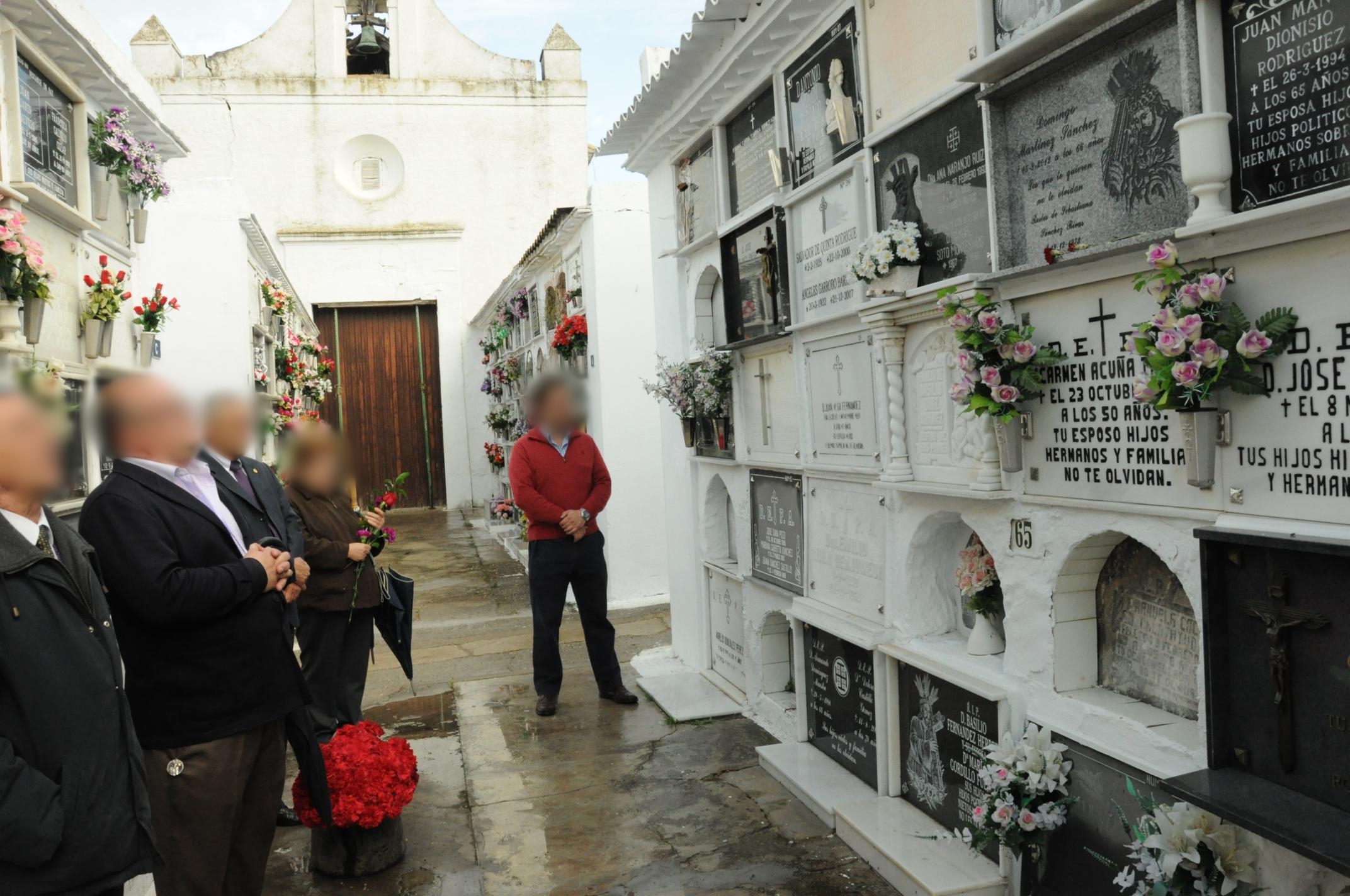 JuntosxUtrera pide que el ayuntamiento se haga cargo  de los desperfectos ocasionados por los actos vandálicos del cementerio