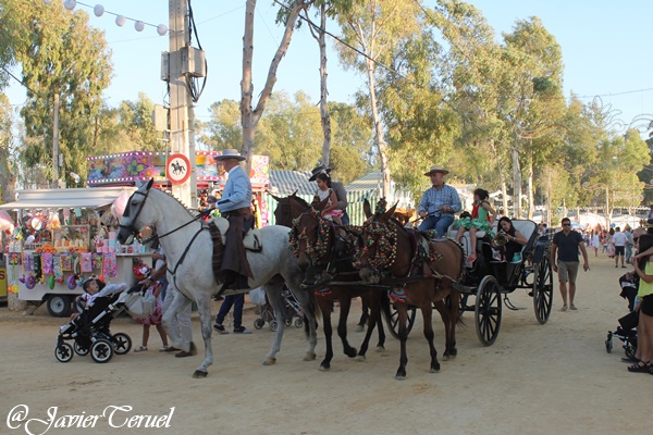 Paseo de caballos, toros y diversión para el segundo día de feria en Utrera