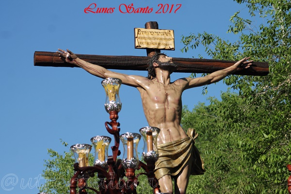 Esplendor en el Lunes Santo utrerano con el Perdón y la Amargura recorriendo nuestras calles