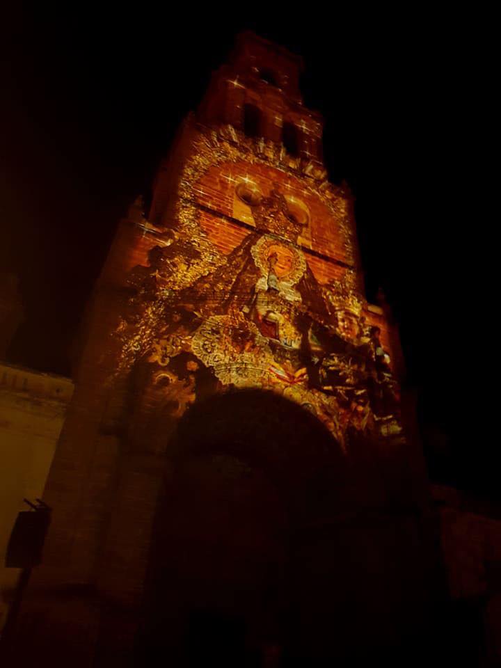 Utrera disfrutó con el maravilloso espectáculo: Mapping en Santa María y las campanas a compás del flamenco