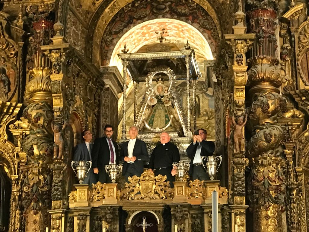 Villalobos anuncia que el Ayuntamiento encabezará la restauración del retablo de Consolación con el 50% del coste