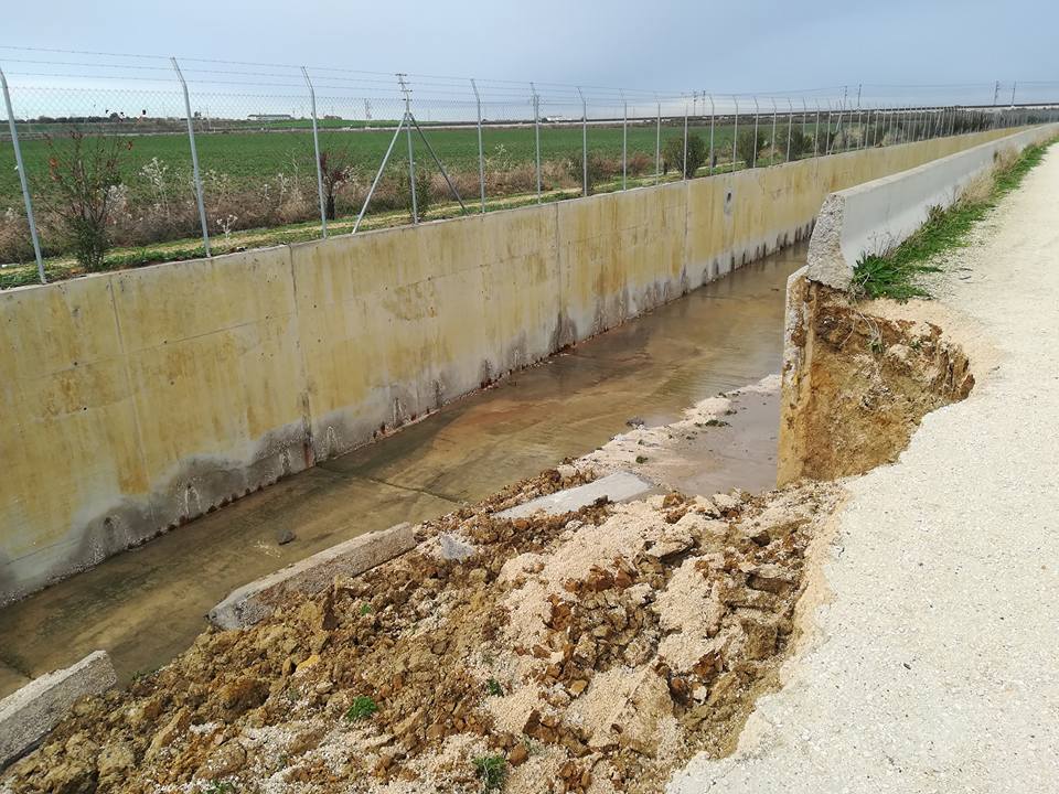 El desvío del Calzas Anchas sufre un hundimiento por la dejadez de la Confederación Hidrográfica del Guadalquivir