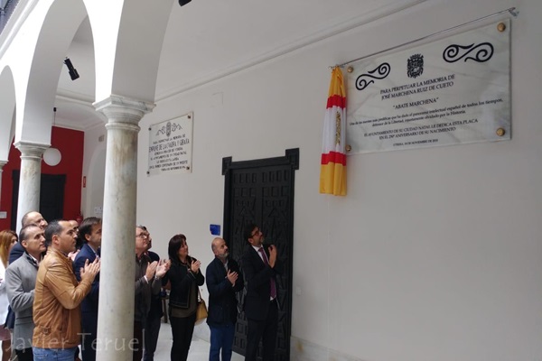 Villalobos descubre una placa conmemorativa del 250 aniversario del nacimiento del Abate Marchena