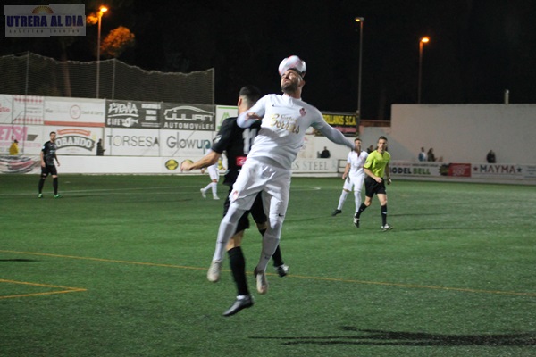Un golazo de Toni (1-0) para afianzar el liderato del CD Utrera
