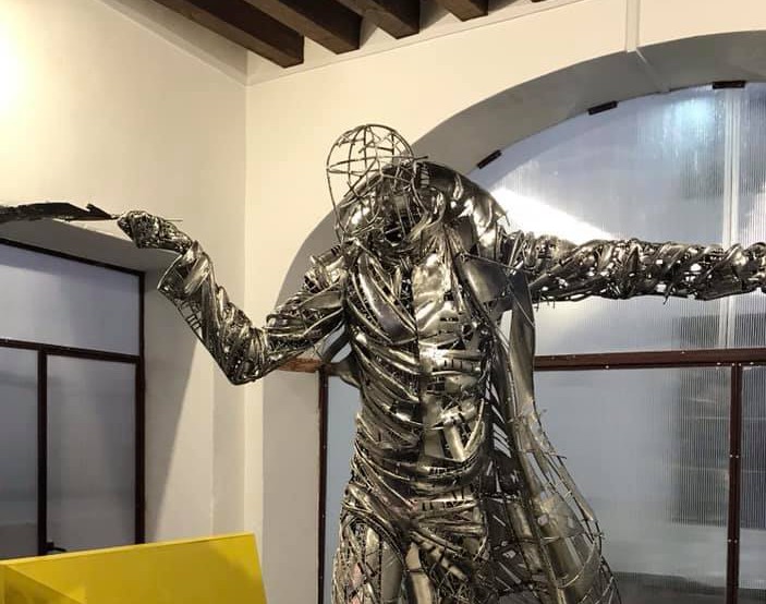 La escultura de Abate Marchena ya está a la disposición de los ciudadanos en el interior la Casa Surga