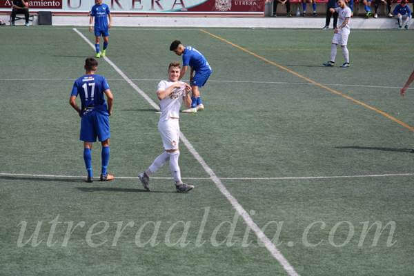Domingo pone un poco más cerca el objetivo del CD Utrera, con sus dos goles ante el Ecija Balompie (2-0)
