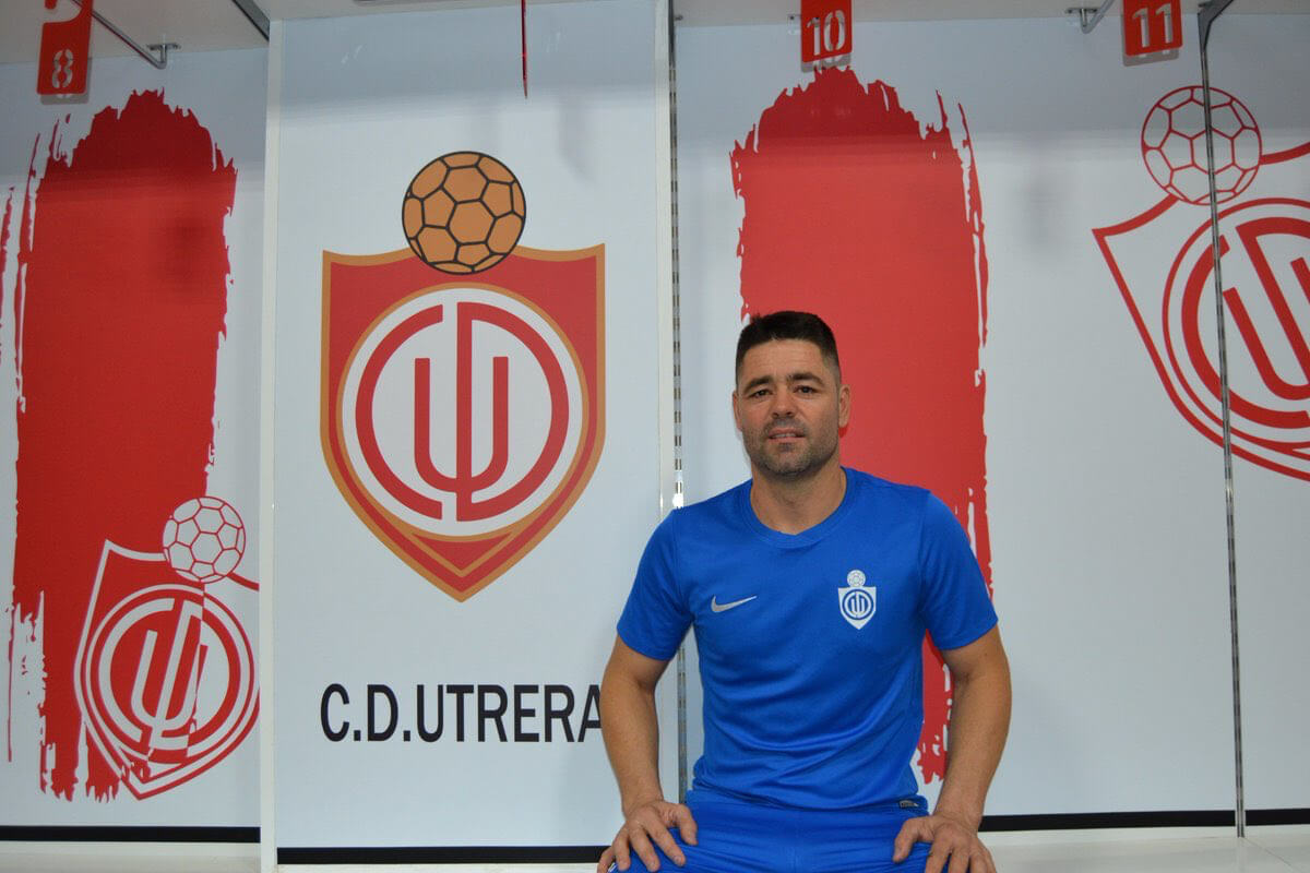 Juanjo cumple 600 partidos con victoria en Los Barrios y el equipo de sitúa a 8 puntos de puestos de liguilla