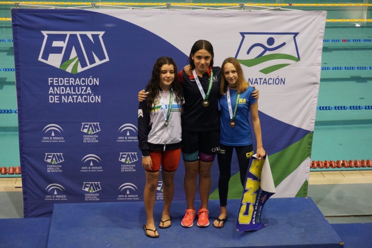 Pilar Bohórquez repite como bicampeona de Andalucia de natación