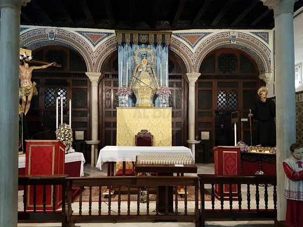 La Virgen de Consolación espera en el Atrio del Santuario la bendición arzobispal del retablo