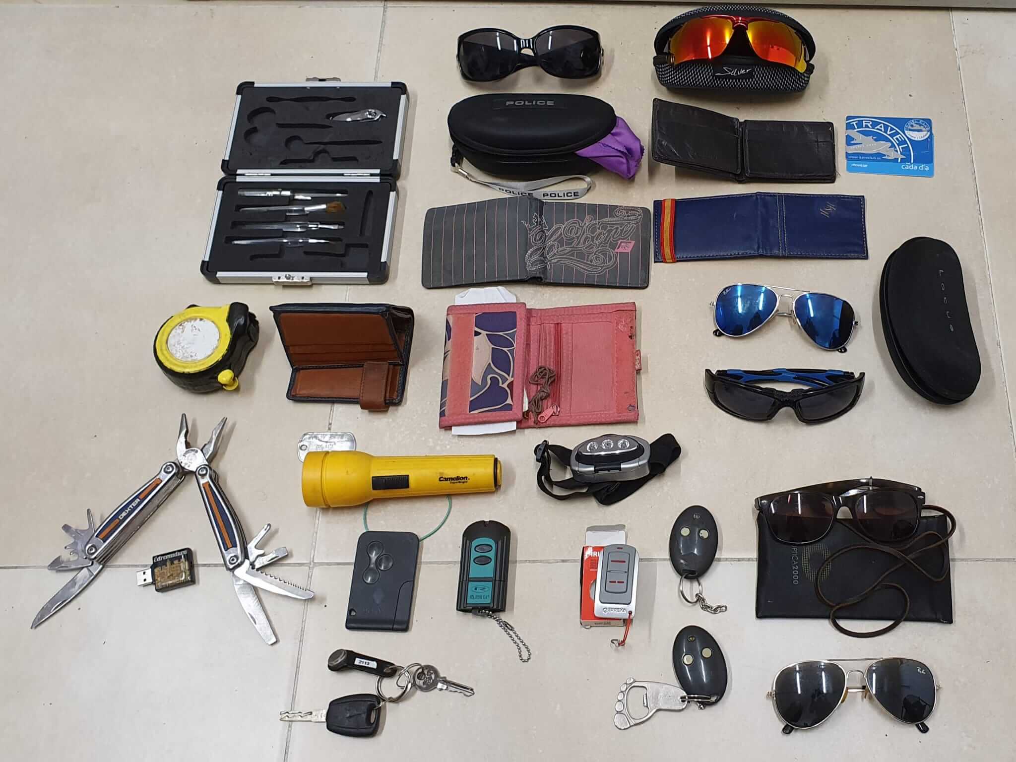 La Guardia Civil de Utrera expone los objetos recuperados de diferentes robos para que puedan ser reclamados por sus propietarios