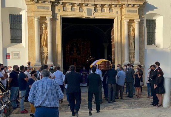José Manuel «Larita» recibe el último adios en «Su» Santuario al compás de «Amargura» y la «Plegaria de Consolación»