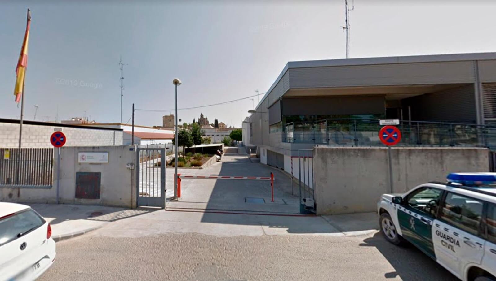 Cuatro detenidos en Utrera por robar 2.300 litros de combustible en un oleoducto de Alcalá
