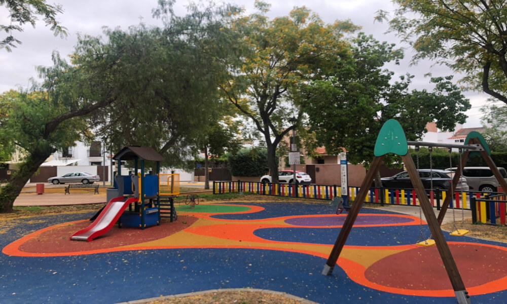 El ayuntamiento de Utrera realiza mejoras en los parques infantiles