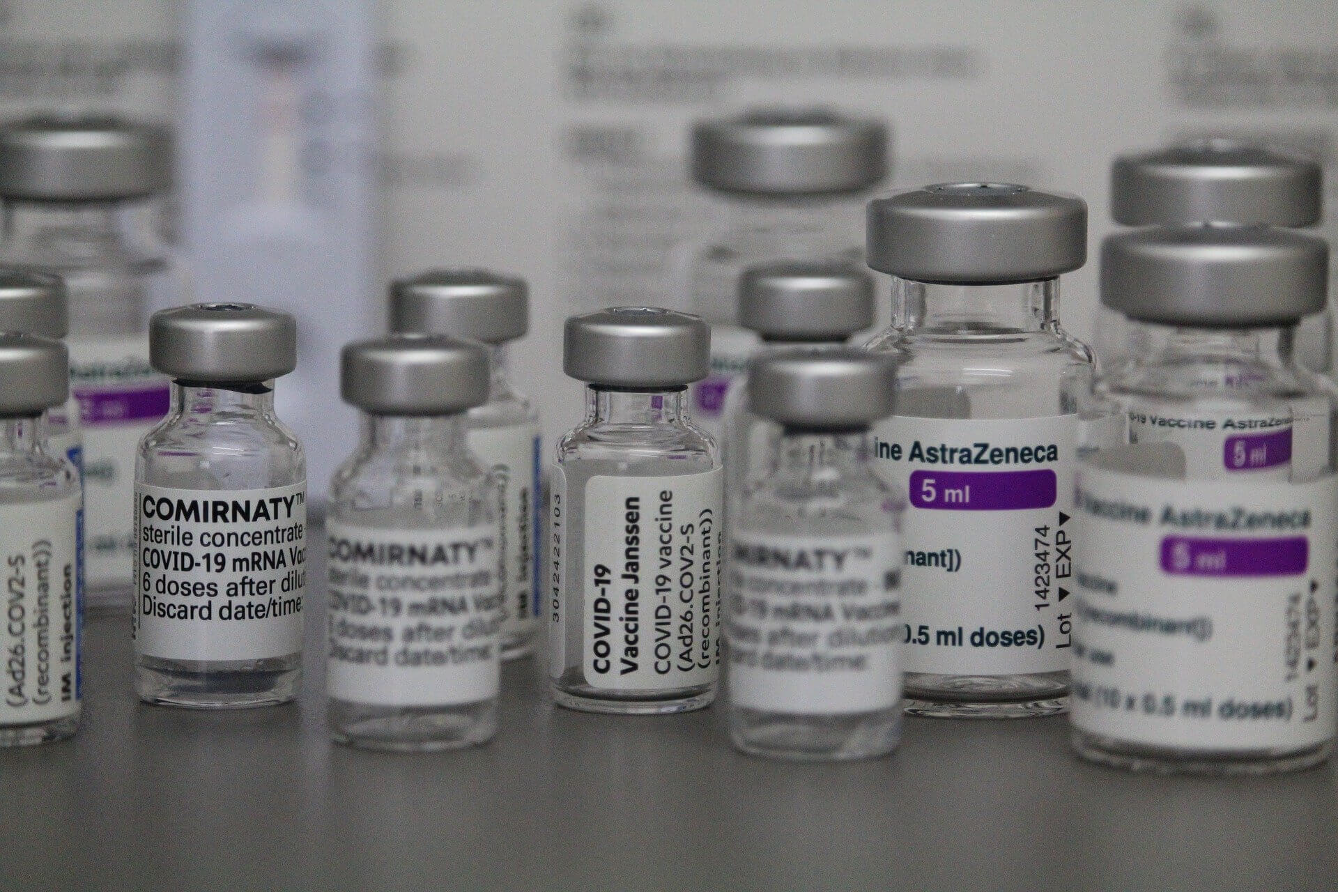Andalucía retrasa la vacunación para menores de 36 años por falta de dosis