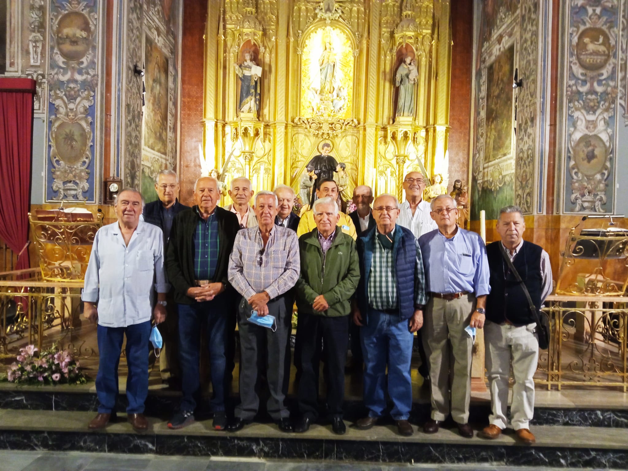 Un grupo de antiguos alumnos de Los Salesianos celebra un encuentro en Utrera