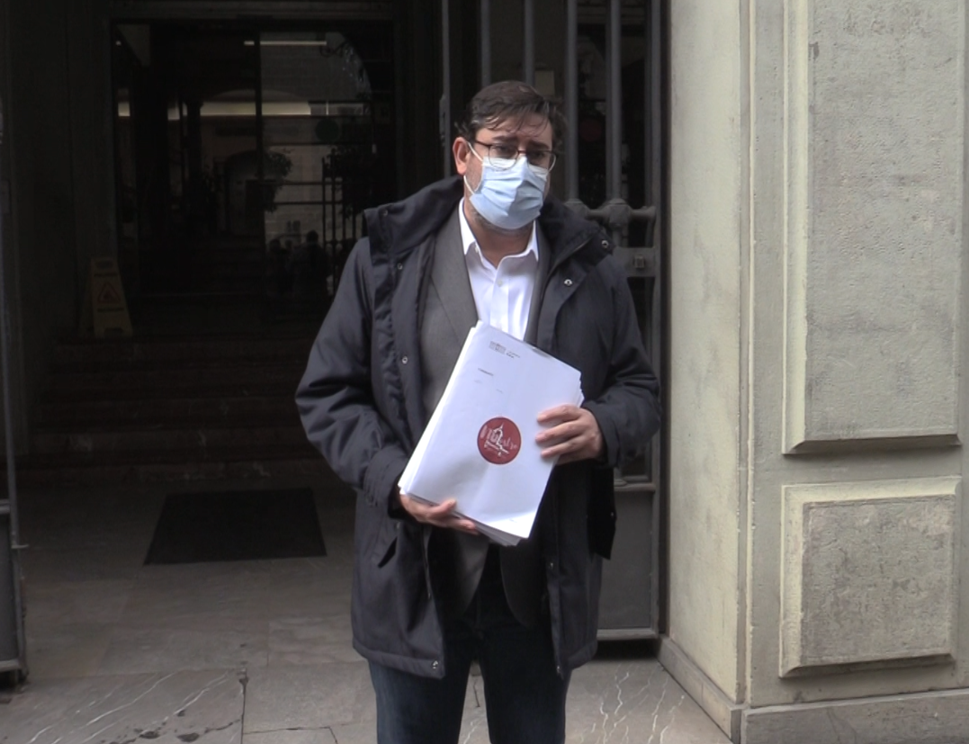 8.500 firmas de los utreranos entregadas en el Servicio Andaluz de Salud contra el cambio hospitalario