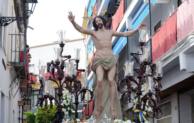 Domingo de Resurrección inolvidable con el Vía Lucis de El Resucitado por las calles de Utrera