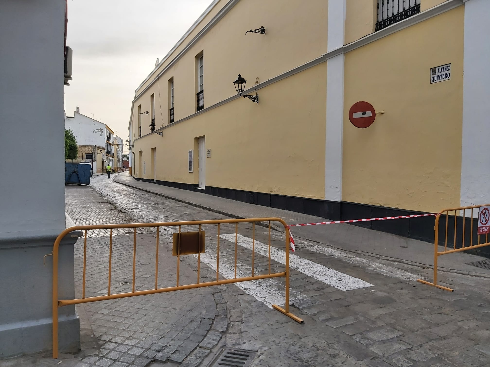 La calle Álvarez Quintero permanecerá cerrada por obra este viernes 20 de mayo