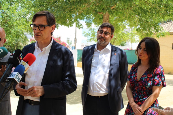 Salvador Illa visita Utrera para apoyar al PSOE-A en la precampaña electoral