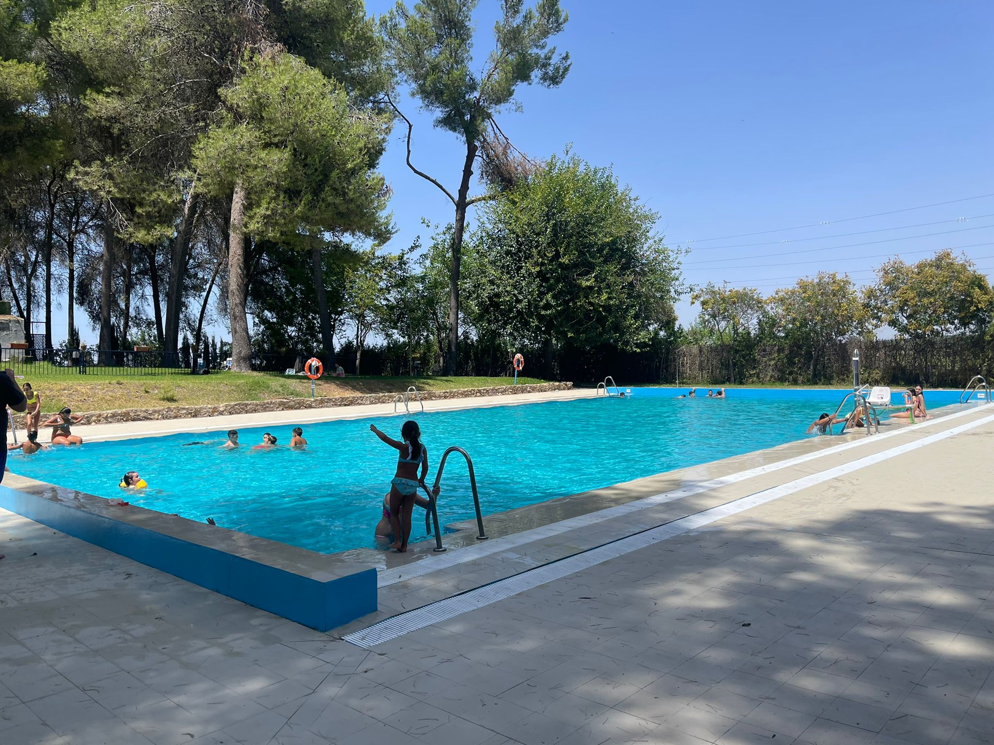 Las piscinas de las pedanías utreranas inauguran el verano con gran afluencia de público