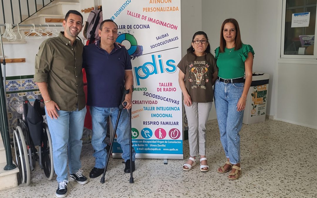 La delegada de servicios sociales visita Apdis Utrera para tratar la problemática del ocio nocturno en personas con discapacidad psíquica