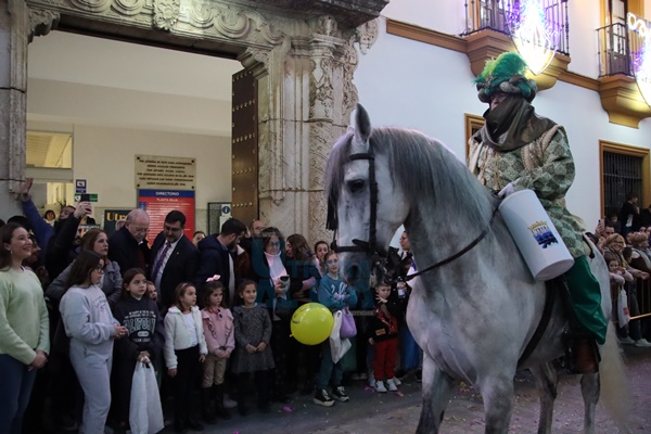 El Heraldo Real llega a Utrera para recoger las llaves de la ciudad (con fotos y vídeo)