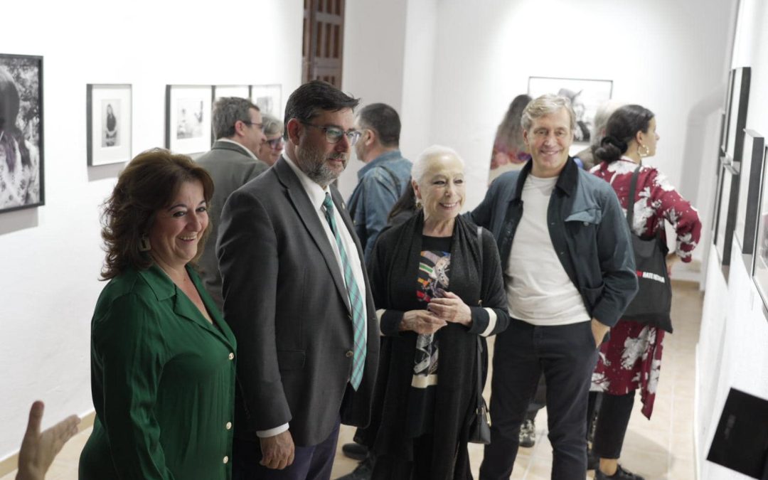 Inaugurada la muestra ‘Colita flamenco. El viaje sin fin’ con 7 fotografías inéditas de Fernanda y Bernarda de Utrera en la Casa Surga