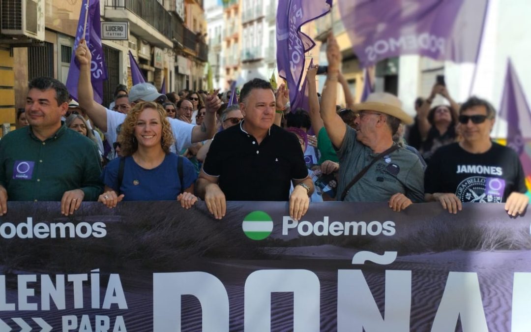 Ana Casado, líder de Podemos-Izquierda Unida-Verdes Equo, participó en la manifestación por Doñana y presenta propuestas para Utrera