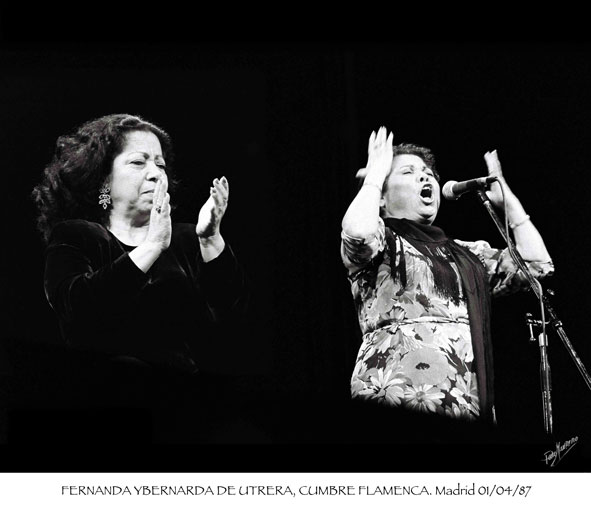 Fernanda y Bernarda presentes en una exposición de fotos en Madrid del artista Paco Manzano
