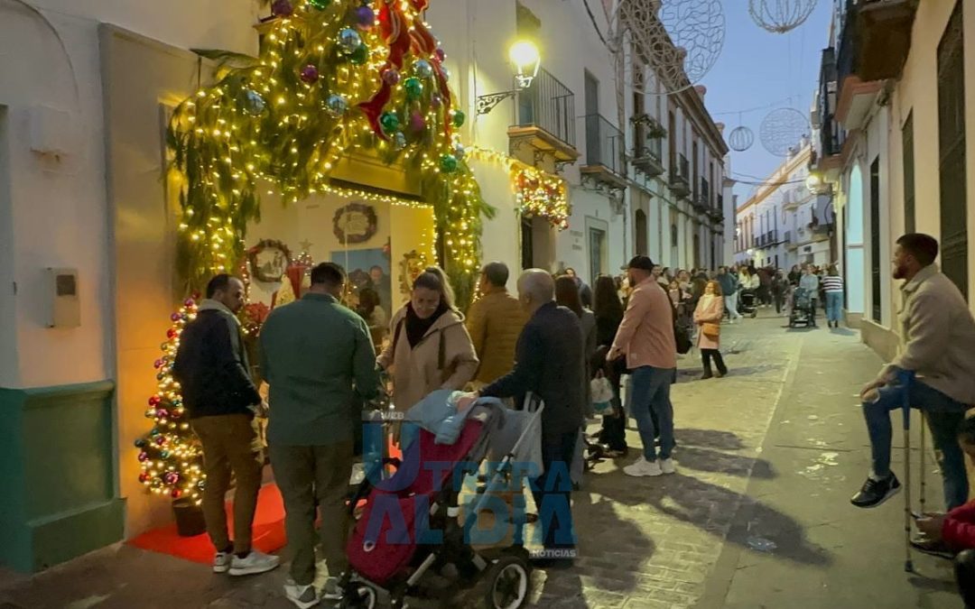 La Asociación De Ilusiones inauguró con éxito la casa de Papá y Mamá Noel en Utrera (vídeo y fotos)