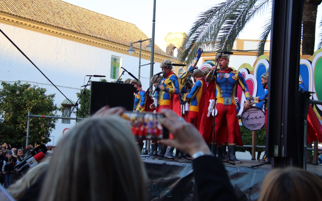Un Altozano lleno de risas con las 4 chirigotas del Carnaval de Utrera [vídeo y fotos]