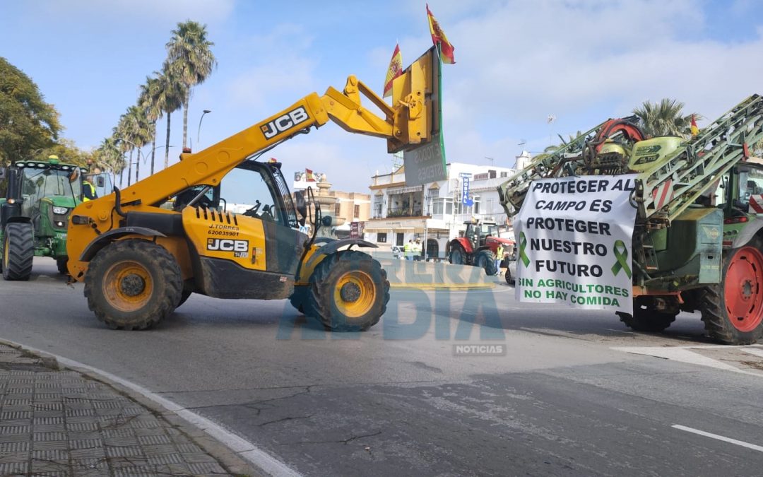 Llegan a Utrera las movilizaciones de protesta de los agricultores [vídeo y fotos]