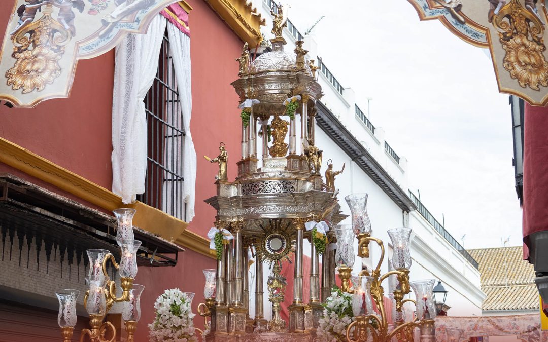 Cambio de hora en el Corpus de Santiago debido a la ola de calor de este domingo 29 de junio