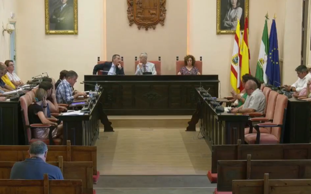 El nuevo concejal José María Méndez toma posesión de su cargo y el gobierno aprueba el Presupuesto Municipal 2024 [vídeo]