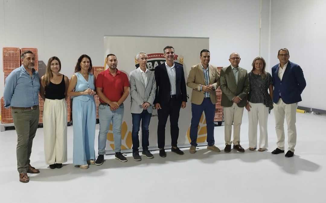 Panadería Obando recibe la visita del Consejero de Agricultura de la Junta