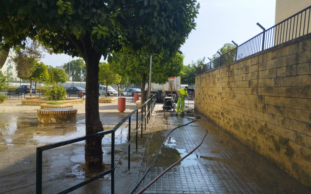 El Ayuntamiento de Utrera adelanta los turnos de limpieza para proteger a los operarios de las altas temperaturas