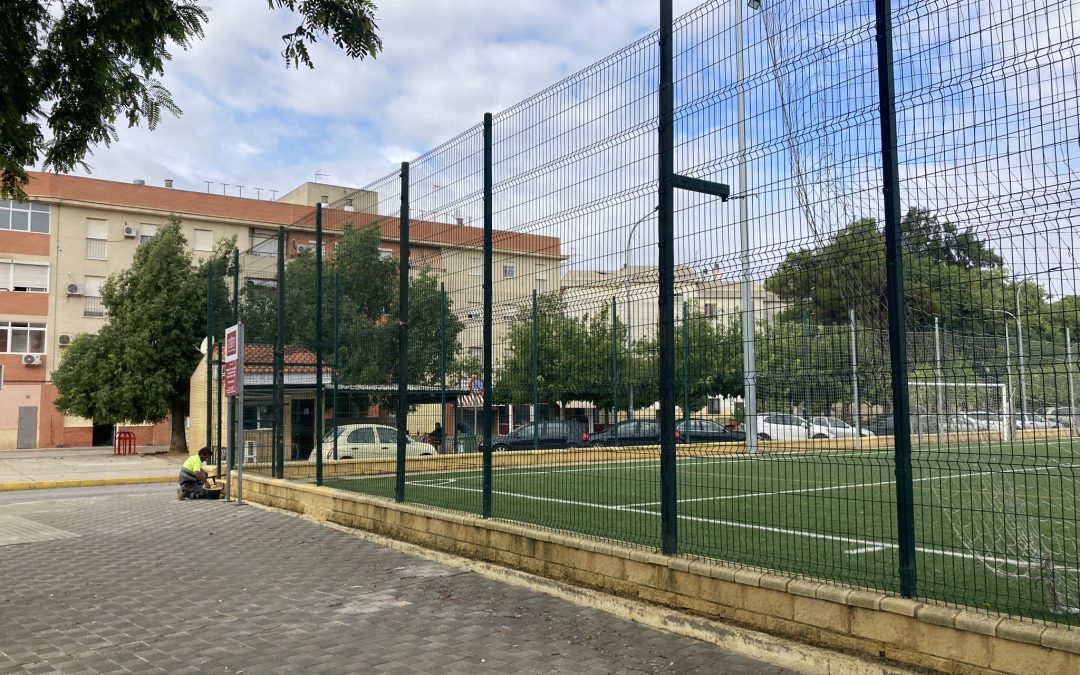 Nuevo vallado en el campo de fútbol de El tinte entre otras mejoras