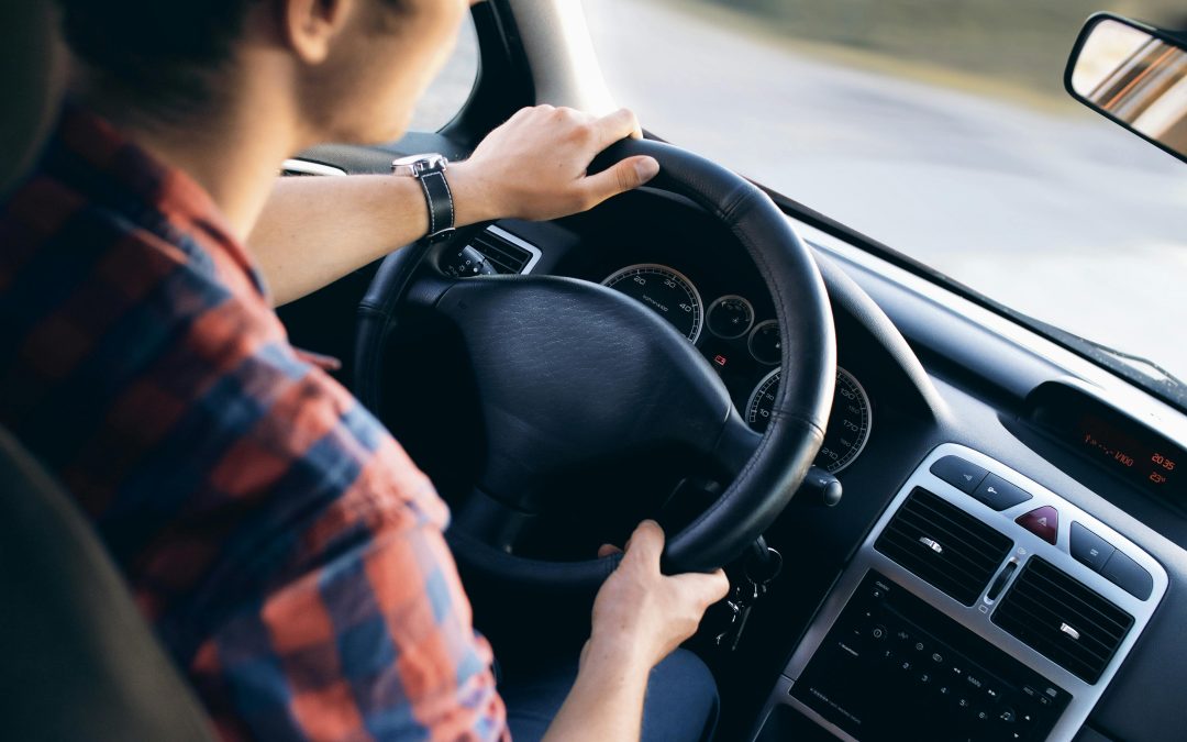 Fallece un joven de 26 años tras colisionar el coche contra un camión en la A-375