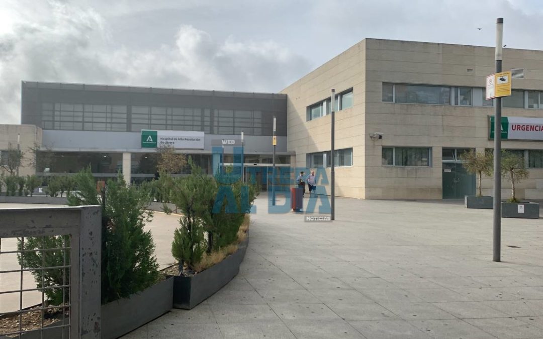 Una utrerana de 70 años es evacuada al hospital tras incendiarse un cuadro eléctrico en su bloque