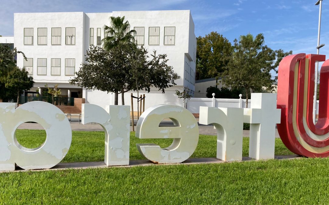 El PSOE señala el claro deterioro de las letras gigantes de Utrera en el Paseo de Consolación