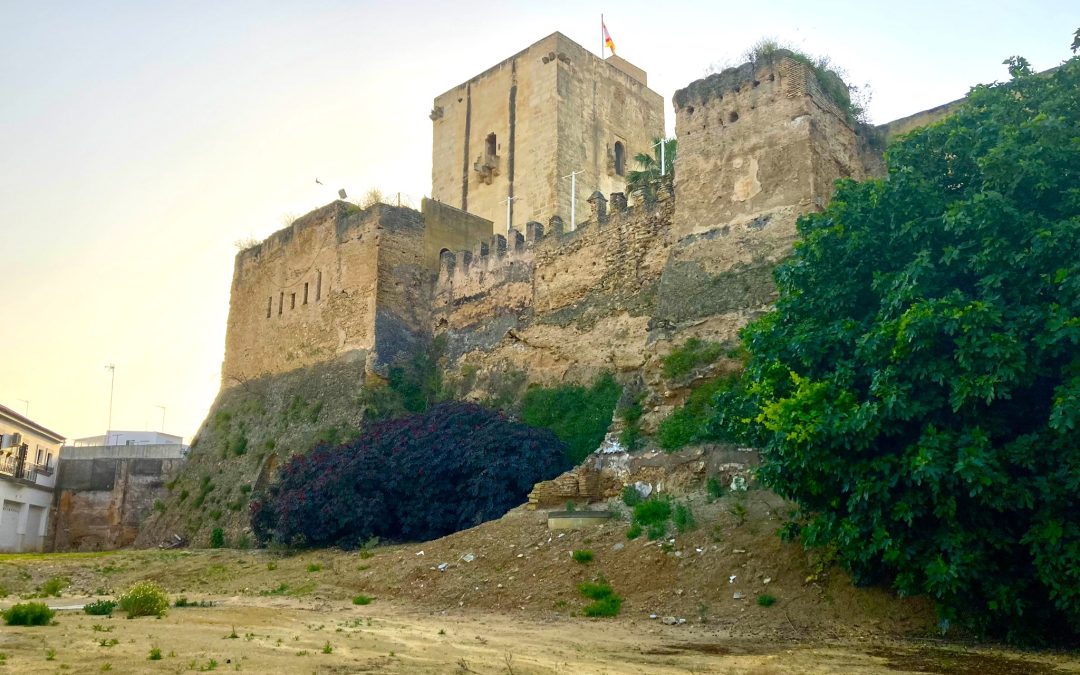 El gobierno retoma la restauración del Castillo de Utrera con los trabajos en la muralla