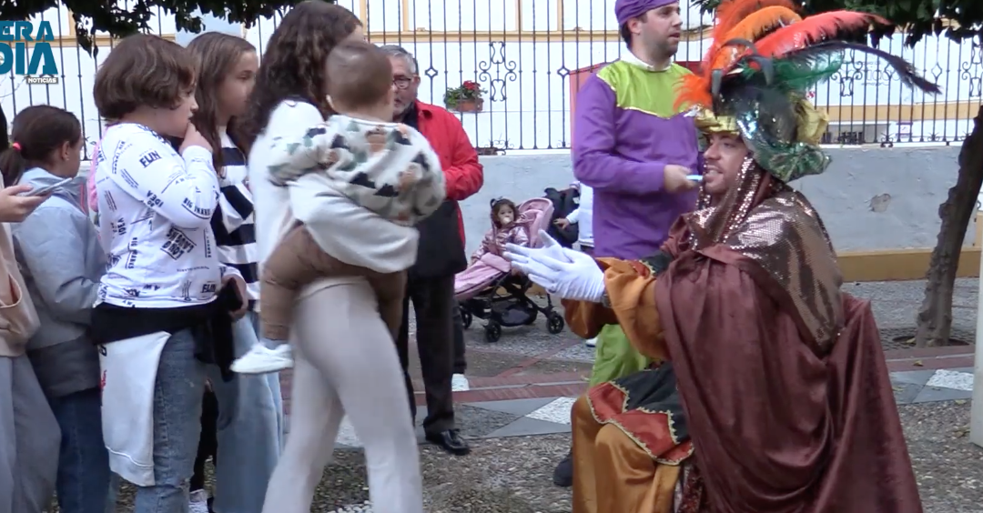 El II Pasacalles del Cartero Real organizado por la Hermandad de la Quinta Angustia llega a Utrera este domingo