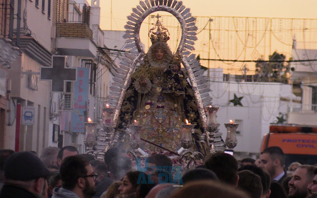 Miles de utreranos acogieron a la Patrona en su regreso a casa con calles masificadas [vídeo y galería]