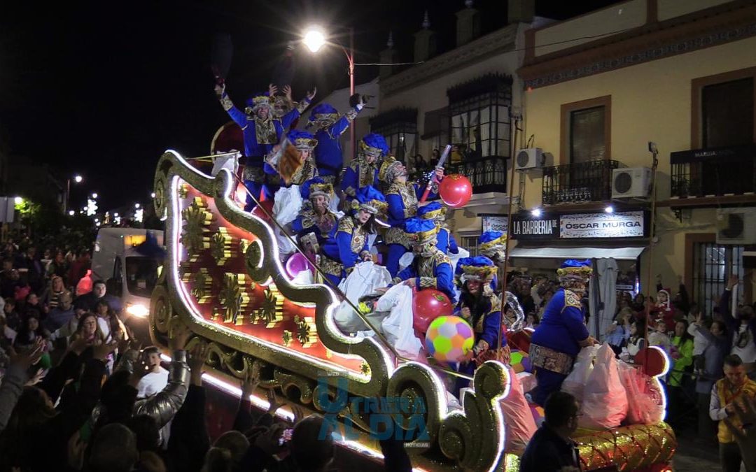 El pasacalles de Papá Noel y la Reina de la Navidad llenarán las calles de alegría este domingo