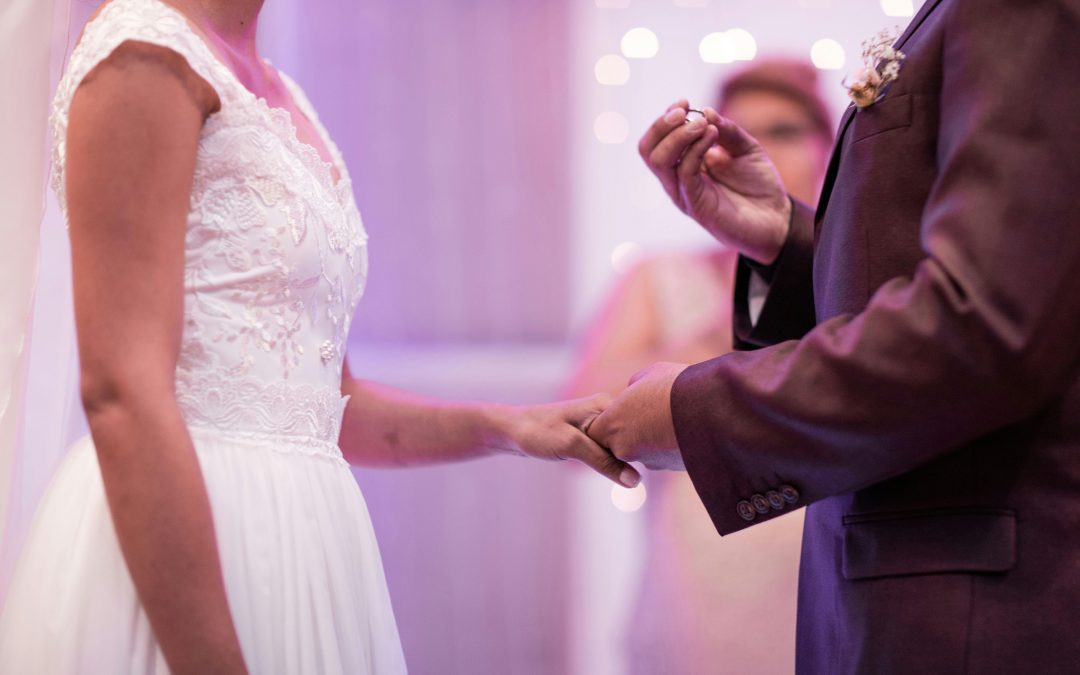 El PSOE acusa al gobierno de «encarecer» las bodas civiles y limitar horarios