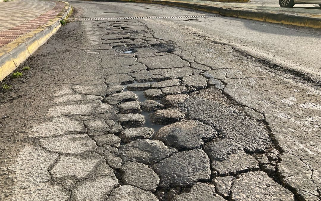El PSOE de Utrera exige un plan urgente de asfaltado y una mejora de la señalización vial