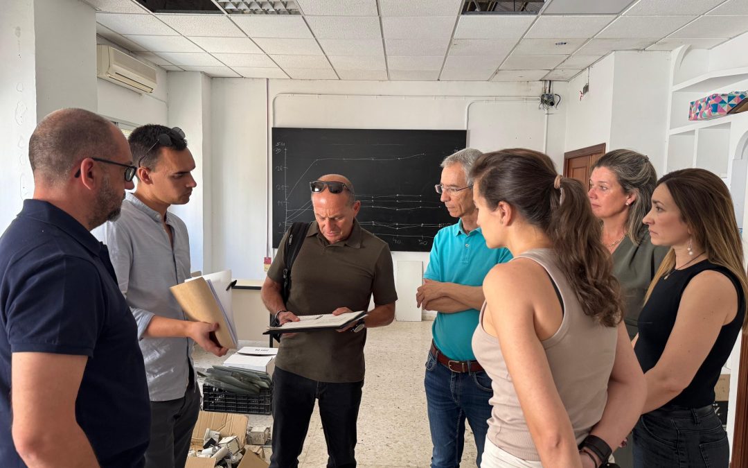 Técnicos de la Policía Nacional visitan la futura oficina del DNI de Utrera