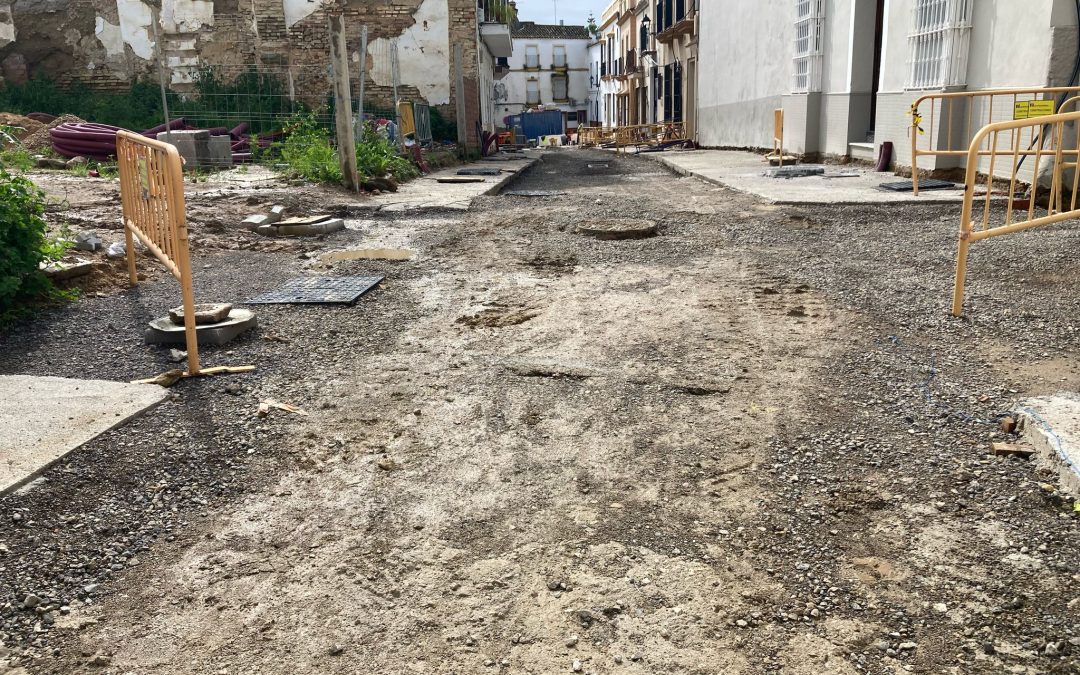 El PSOE denuncia que la obra de la calle San Fernando «tendrá un sobrecoste de 300 mil euros por la nula gestión del gobierno»