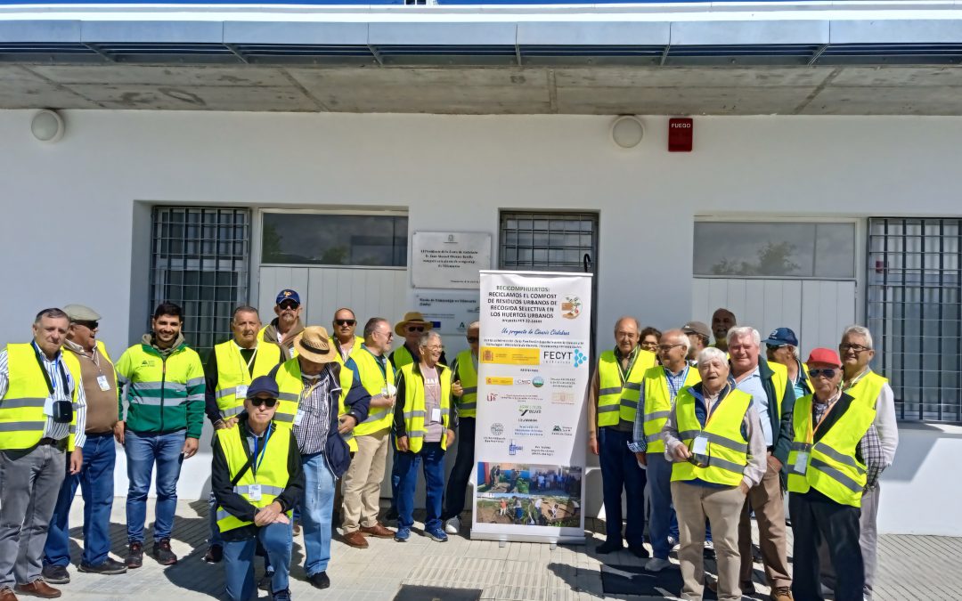 Los hortelanos del V Centenario visitan la planta de compostaje de Villamartín y los huertos de Olvera